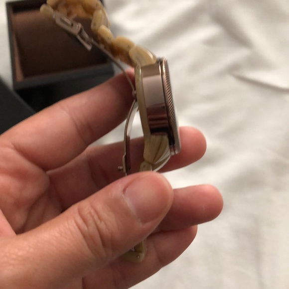 Women’s MK watch - Picture 5 of 6